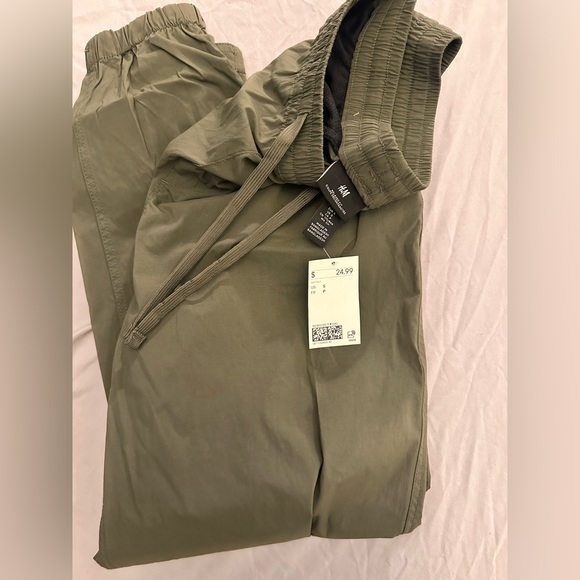 H & M joggers/swishy pants - Picture 2 of 2